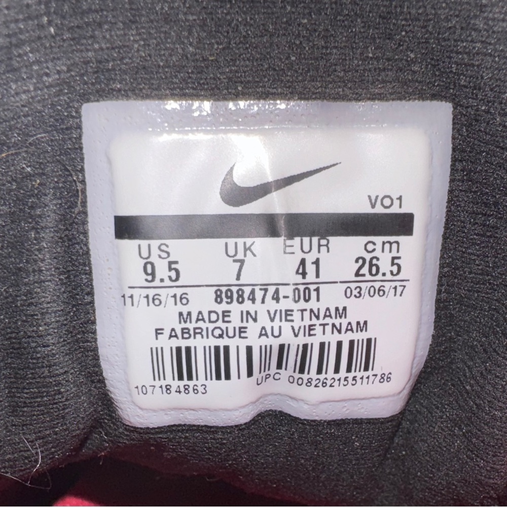 Women’s Nike Shoes - Picture 4 of 4